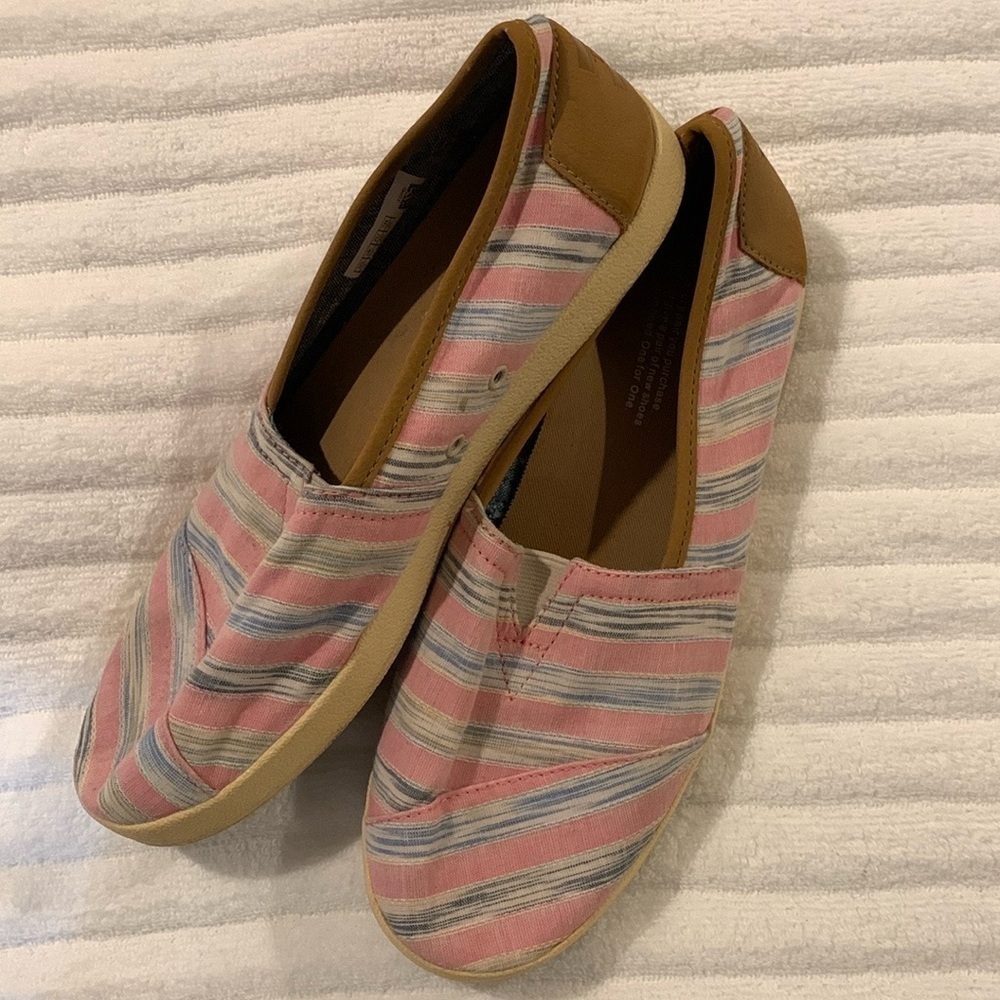 Tom’s Avalon Peony ikat slip on’s.  Good used condition. US 9.​​​​​​​​​